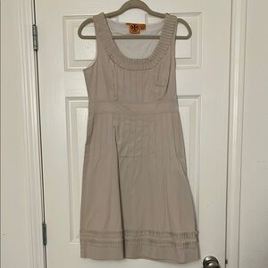 Elegant Beige Sleeveless Dress